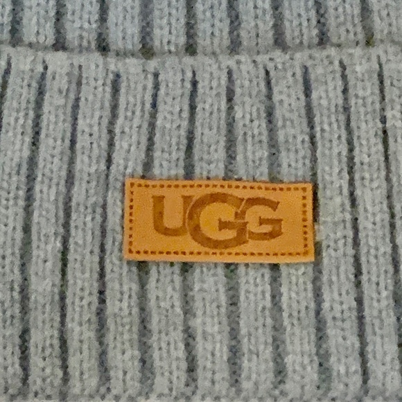 - UGG Powder Blue Chunky Rib Knit Faux-Fur-Lined Beanie - Picture 3 of 9